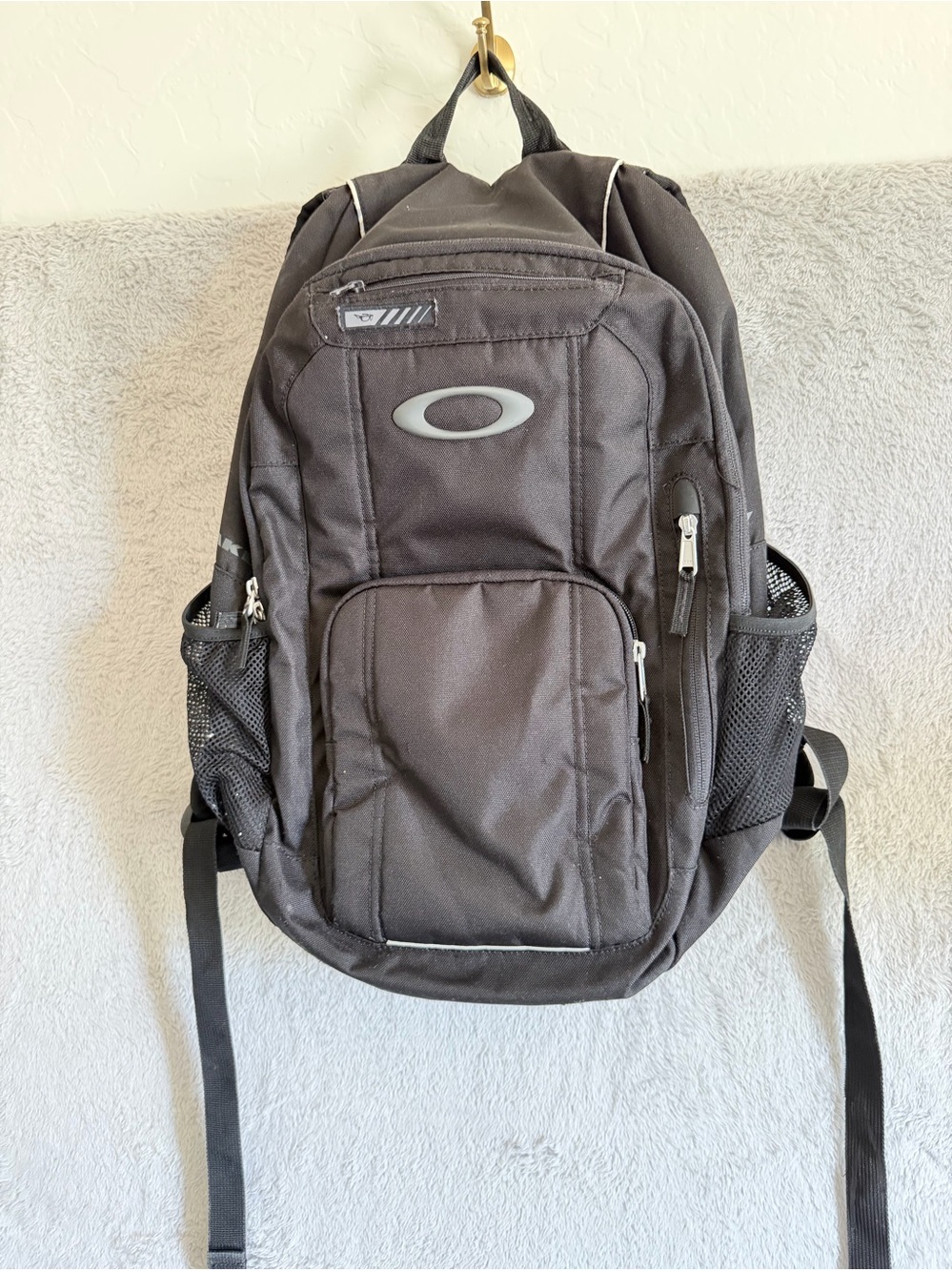 Oakley Black Men's Backpack with Multiple Compartments